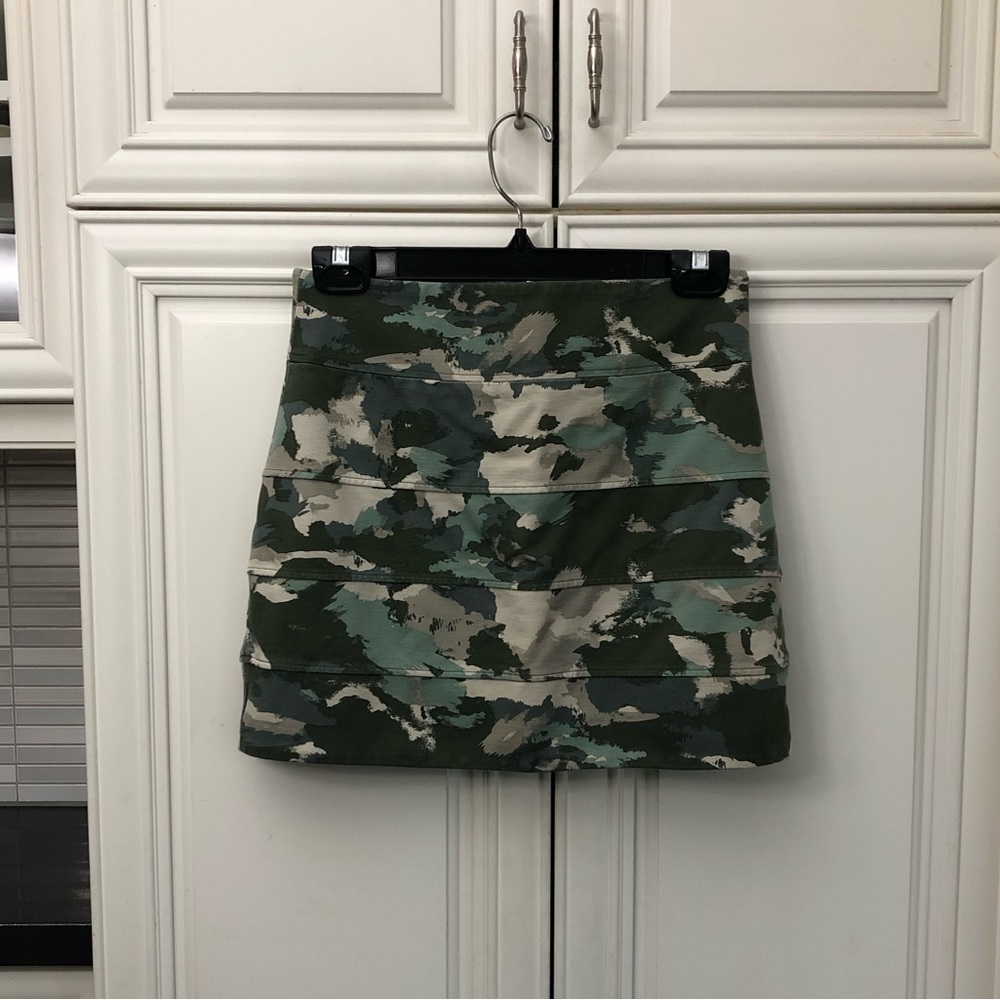 Aritzia Talula women’s camoflage mini skirt